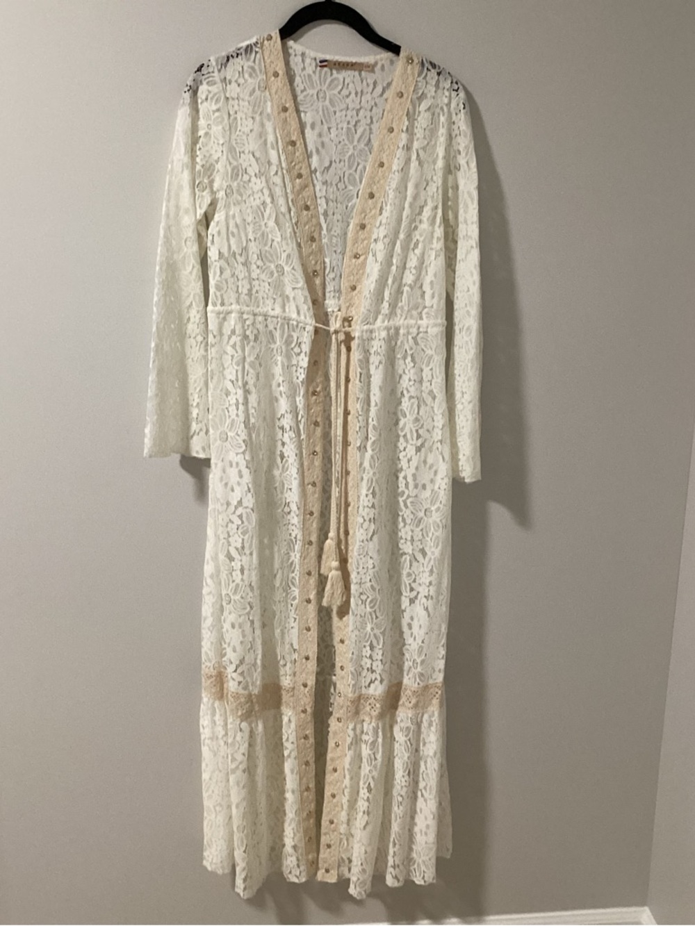 *Azara París White Lace Blouse